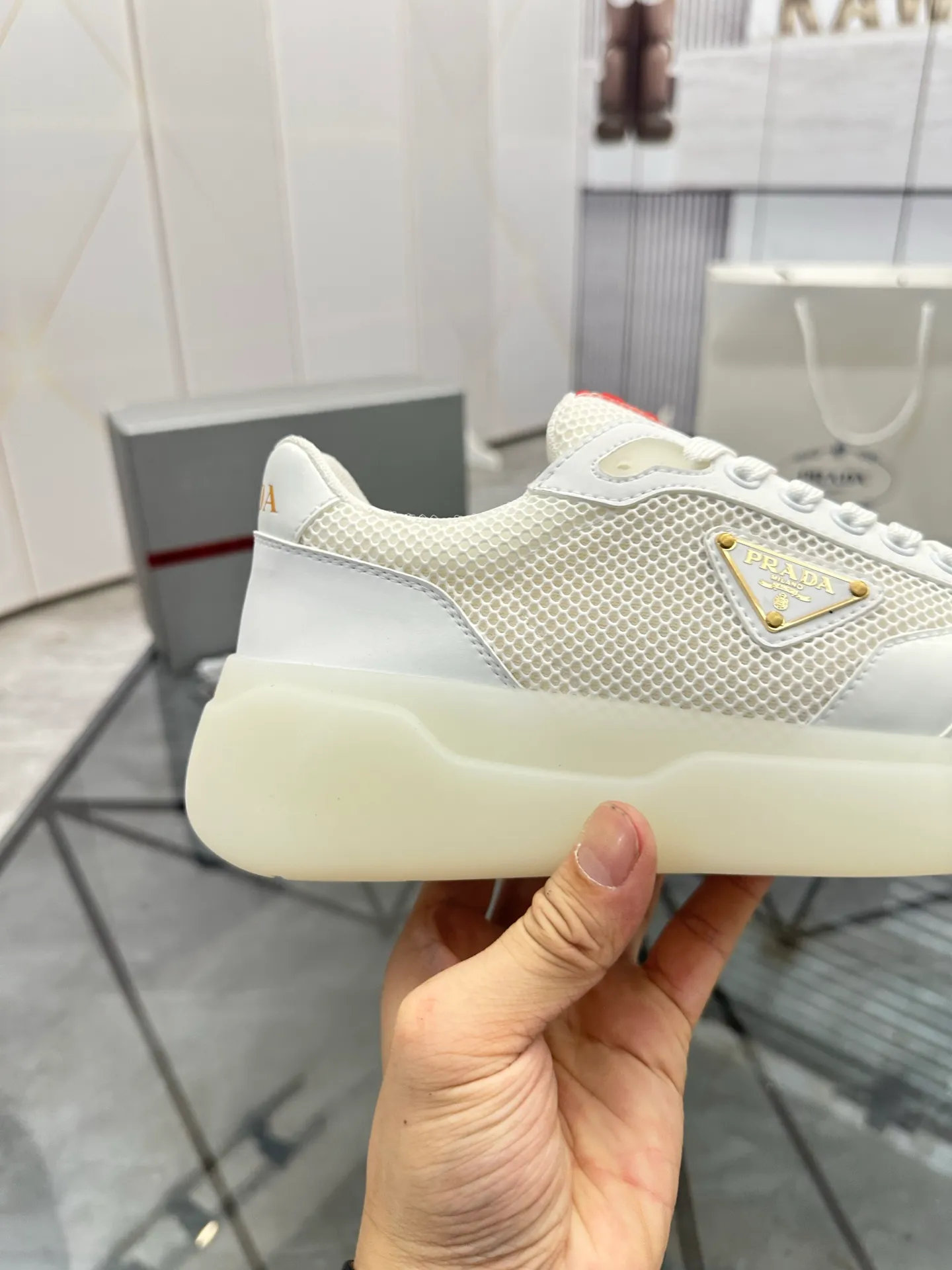 Men's shoes for sale 💰: 💰P620¥ High-end top quality Product trademark: Prada *"Prada*" low-top casual shoes Regular size: 38-45 (can be customized to 46) Product materials: Upper imported first-layer cowhide spliced ​​with original fabric, breathable lining, cowhide foot pads, original outsole. No.: 001